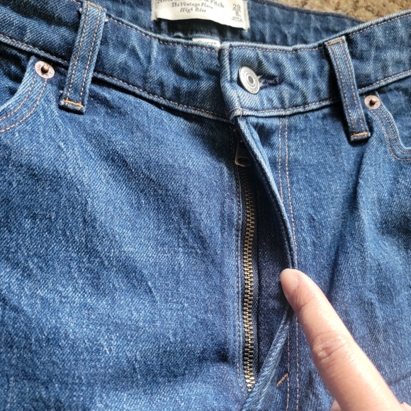 A&F Curve Love The Vintage Flare High Rise Jeans Raw Hem Size 29 Tall - Picture 11 of 15